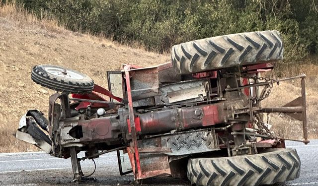 Bolu-Mudurnu’da feci kaza: Minibüsle traktör çarpıştı, 15 kişi yaralandı