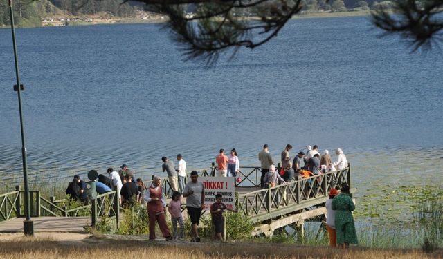 Bolu’nun doğa harikasında tatilci yoğunluğu var