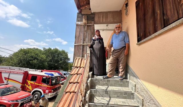 Evlatlarının mezarı için yangın çıkan köylerine döndüler