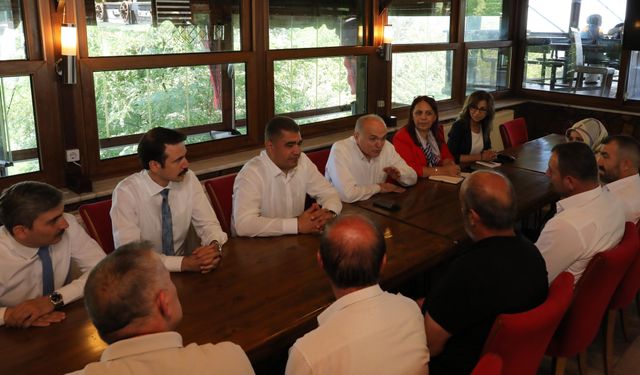 Düzce Belediye Başkanı Dr. Faruk Özlü Bolu Dağı’nı kafaya taktı  Faruk Özlü Dağ esnafı ile görüştü!