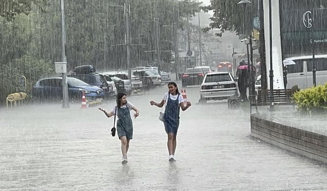 Gök gürültülü sağanak yağış uyarısı