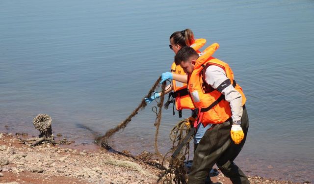 Kaçak avcılara geçit yok: Gölköy'den metrelerce kaçak ağ çıkarıldı