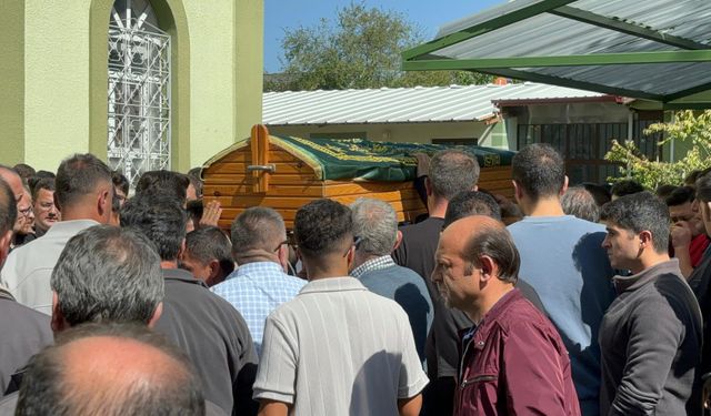 Gözyaşları sel oldu: Devrilen traktörün altında kalan genç son yolculuğuna uğurlandı