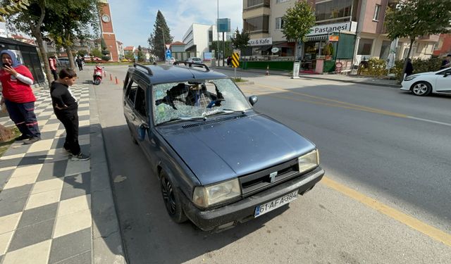 Sinir krizi geçiren vatandaş otomobilini hurdaya çevirdi