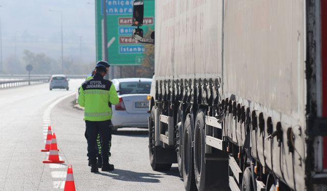 Jandarmadan habersiz otoyolda kuş uçmuyor