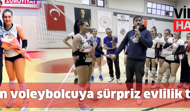 Kadın voleybolcuya sürpriz evlilik teklifi