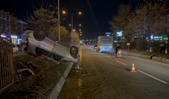 Alkollü sürücünün kullandığı otomobil tellere çarpıp ters döndü: 1 yaralı