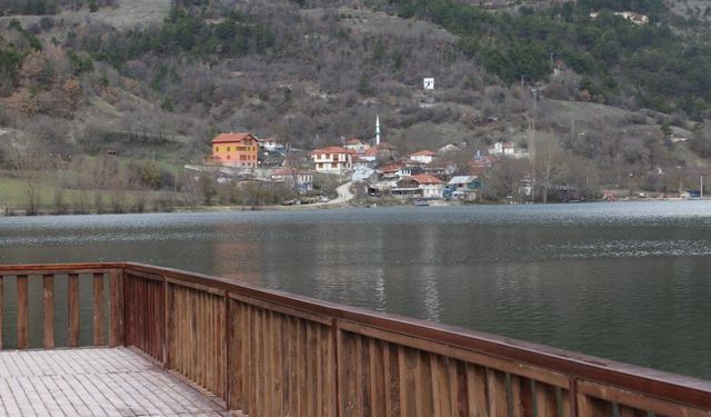 Çubuk Gölü'nde sonbahardan kalma günler yaşanıyor