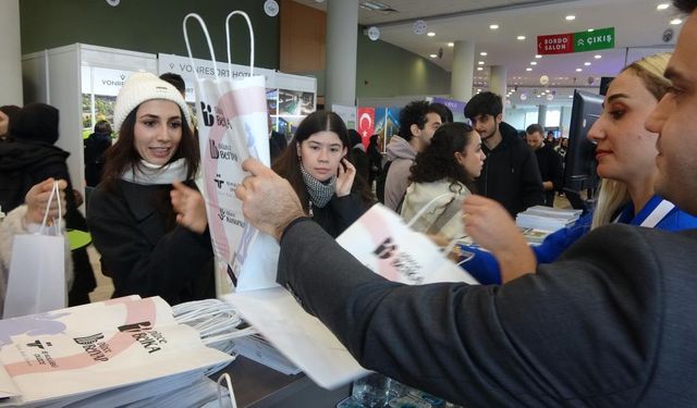 İş arayanların çare bulduğu stant BATIKAF'ta