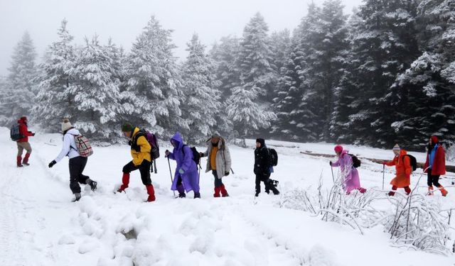 Karlı havaya rağmen 15 kilometre yürüdüler