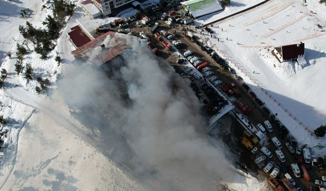 Alev alev yanan otel havadan görüntülendi