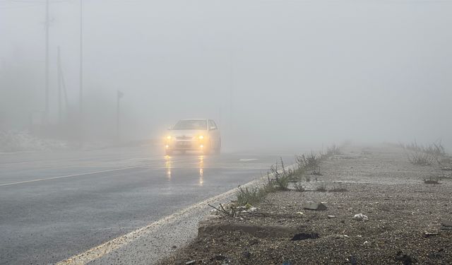 Bolu Dağı’nda Yağmur ve Sis Sürücülere Zor Anlar Yaşatıyor