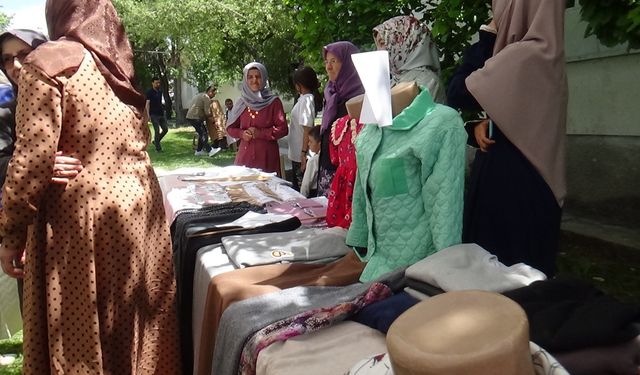 8 kadın halk eğitimde öğrendiği işçilikle, el emeği ürünlerle sergi açtı