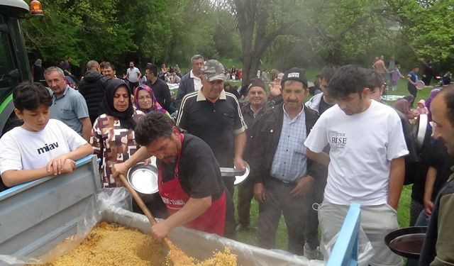 Geleneksel Hacet Bayramı için yarım ton et kavruldu