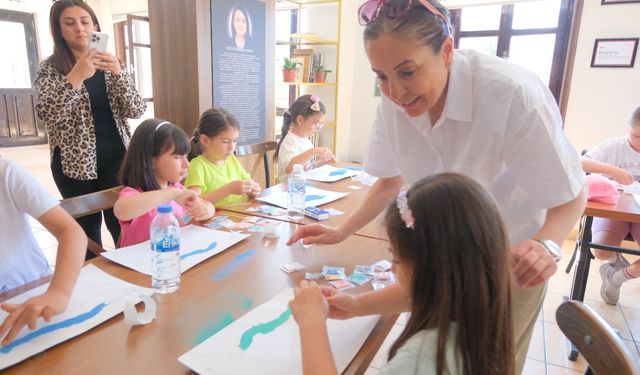 Karne alan öğrenciler kum boyama etkinliği ile stres attı