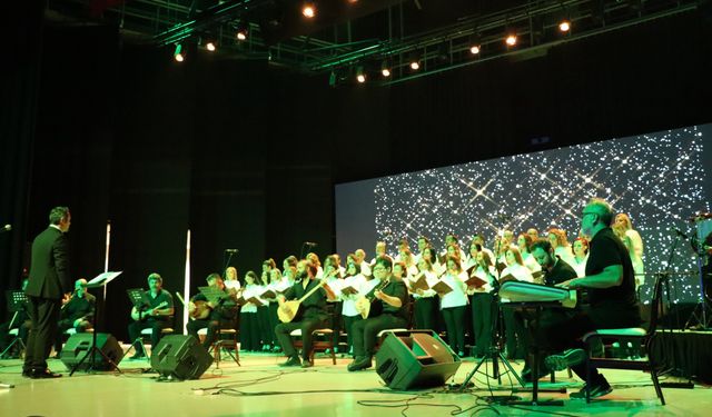 Öğretmenlerin türkü konseri beğeni topladı