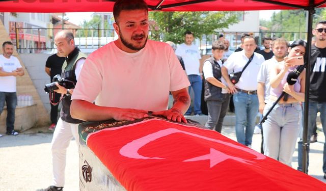 Bolu’nun gönüllü kahramanı gözyaşlarıyla son yolculuğuna uğurlandı