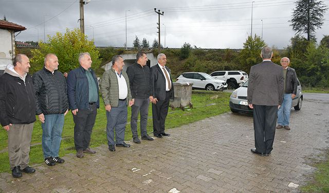 34 Yıllık asker arkadaşları ile düğünlerinde bir araya geldiler