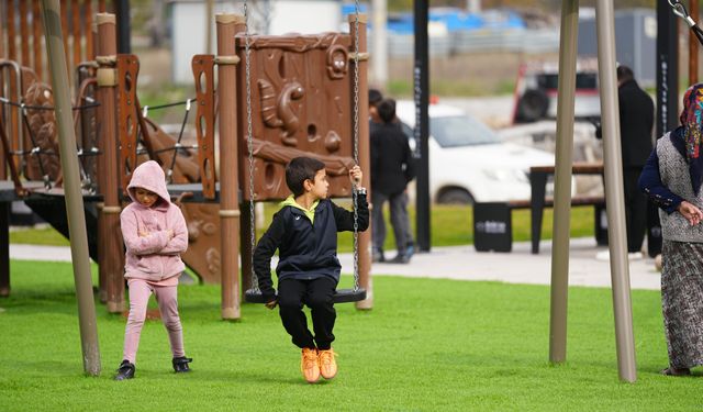 Kauçuk zeminler yerine sentetik çim uygulaması başladı