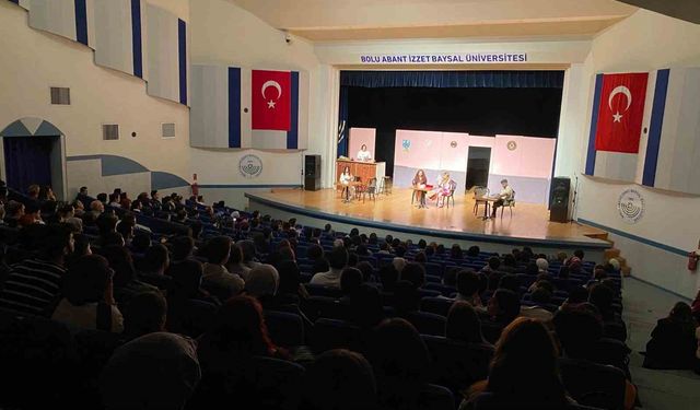 Tiyatro günlerinde salon doldu taştı