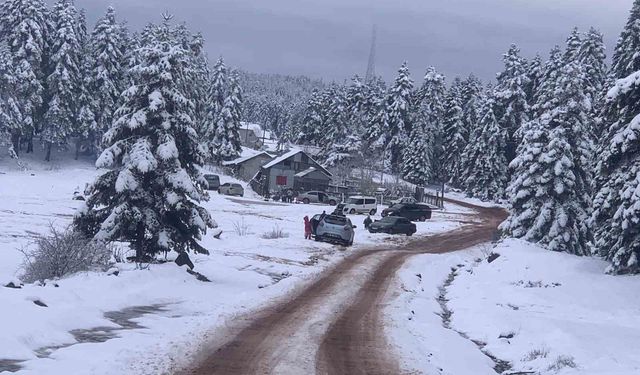 Bolu’nun yükseklerinde kar kalınlığı 10 santimetreye ulaştı