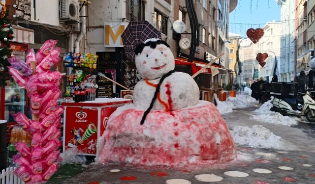 Bolu’da Dev Kardan Adam İlgi Odağı Oldu