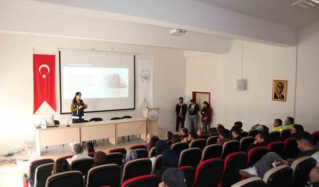 Gerede’de polis ekipleri vatandaşları ve öğrencileri bilgilendirdi