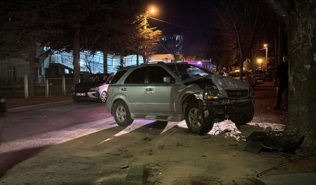 Bolu’da ciple otomobil çarpıştı: Araçlar ağır hasar aldı