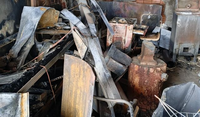 Bolu'da demir doğrama dükkanında yangın çıktı