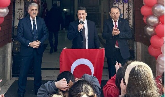 OYAK Çimento “Renkli Yakalar” ile Geleceği Güzelleştiriyor