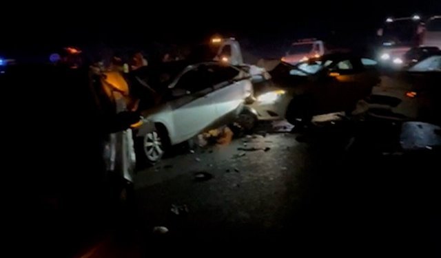 Bayram dönüşü trafiğinde zincirleme kaza: 5 araç birbirine girdi