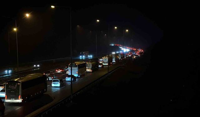 Tatil Bitti, Çile Başladı: Bolu Geçişi Kilitlendi