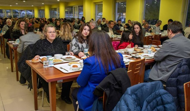 Rektörlüğümüzden Üniversitemiz personeline iftar yemeği