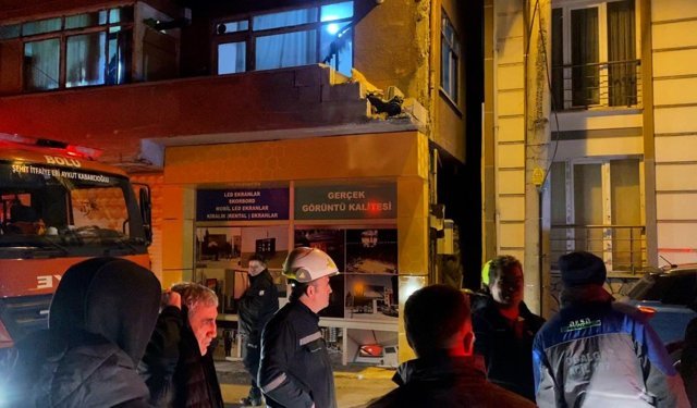 Balkondan soba borusu çıkarttı, vatandaş yangın var zannetti