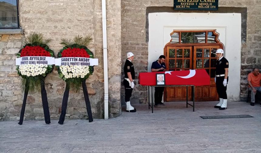 Tatilde kalp krizi geçiren emekli emniyet müdürü son yolculuğuna uğurlandı