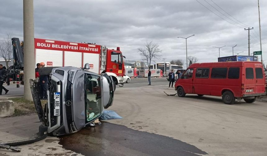 Bolu'da Minibüsle otomobil çarpıştı 1 yaralı