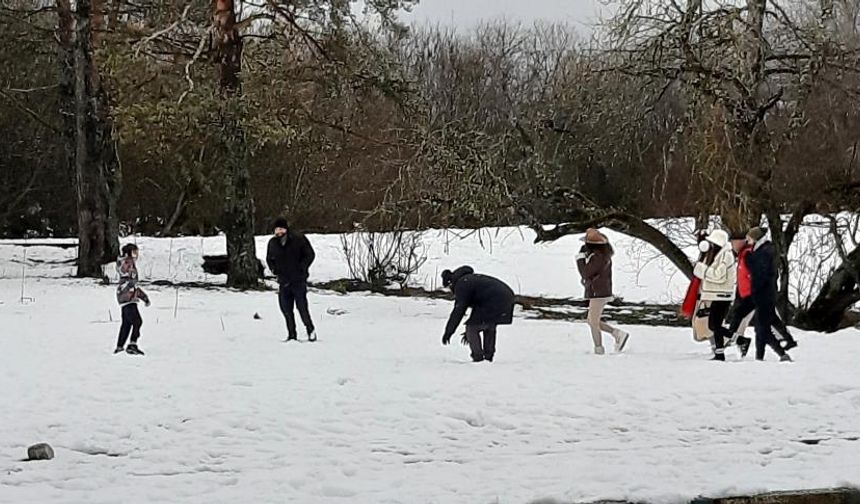 Abant Gölü Milli Parkı’nda kar yağışı başladı