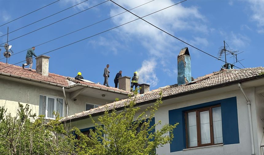 Bolu'da 3 katlı evde çıkan baca yangını söndürüldü