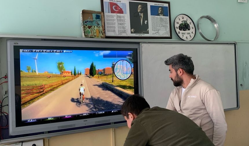 Öğrenciler bisiklet simülasyonuyla sanal ortamda pedal çevirdiler