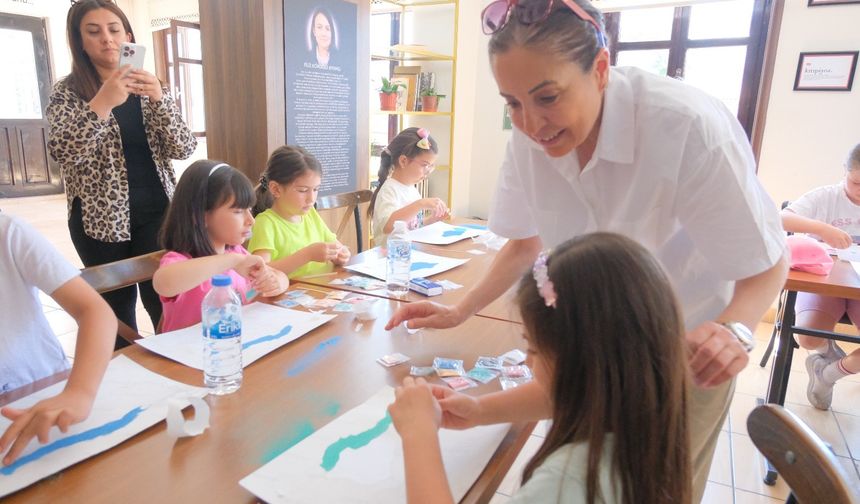 Karne alan öğrenciler kum boyama etkinliği ile stres attı