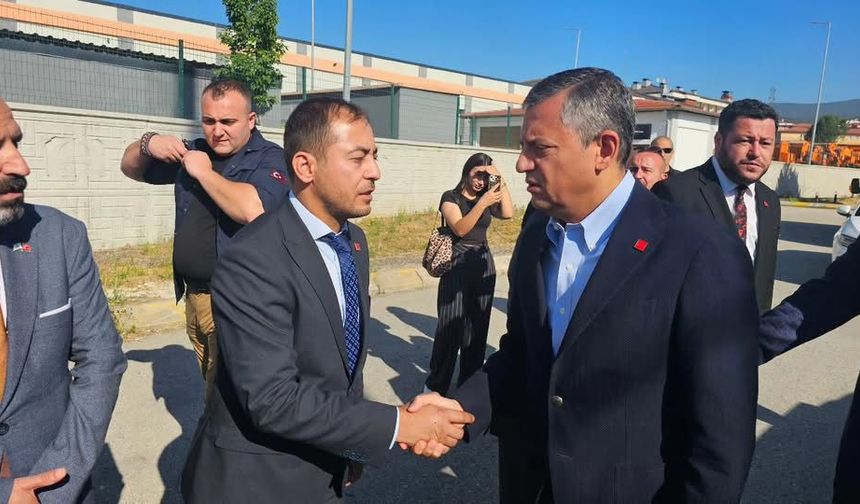 CHP Lideri Özgür Özel Bolu’da Partililer Tarafından Karşılandı