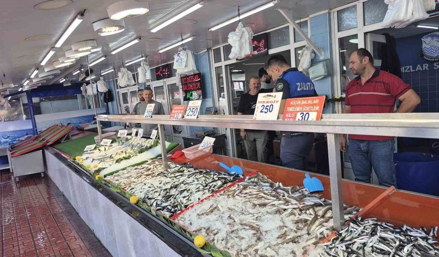 Bolu’da zabıtadan balık tezgâhlarına denetim