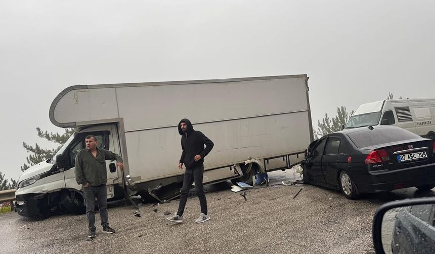 Aynalıkaya’da Maddi Hasarlı Trafik Kazası