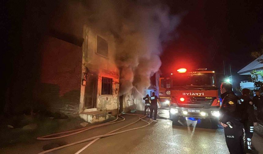 Bolu’da 2 katlı ahşap evde sobadan kaynaklı yangın çıktı: 1 yaralı