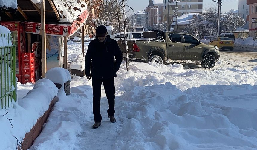 Bolu'da yollar buz tuttu, vatandaşlar zor anlar yaşadı
