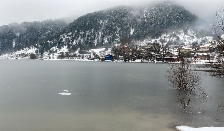 Çubuk Gölü buz tuttu