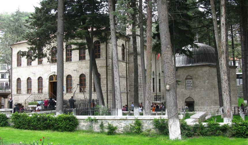 Akşemseddin Türbesi: İstanbul’un Manevi Fatihinin Göynük’teki Ebedî İstirahatgâhı