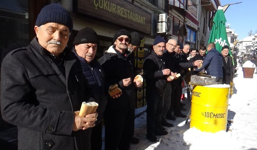 Mudurnu’da eksi 18 derecede esnaf duası geleneği sürdürüldü