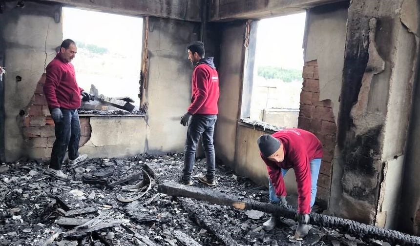 Bolu'da yanan camide enkaz kaldırma çalışmaları başladı