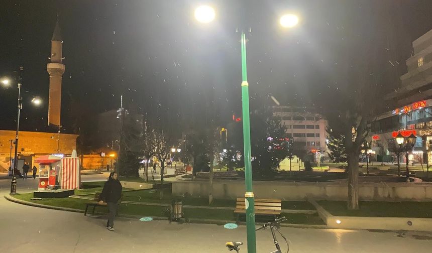 Bolu’da kar yağışı etkili oluyor